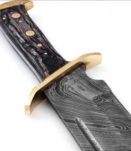 Couteau Bowie de survie d'extérieur à lame fixe en acier Damas artisanal, manche en corne de qualité supérieure, garde en laiton, robuste, pour usage en terrain et utilitaire - Product Image 6