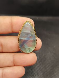 Pendentifs Macramé de Haute Qualité, Lot de Pendentifs en Cristal de Fluorite Arc-en-ciel avec Monture en Laiton Rainuré, Prix de Gros, Pendentifs Tendance - Product Image 4