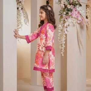 Conjunto de Top y Pantalón de Algodón Puro con Estampado Floral, Cuello en V, Encaje, Completamente Cosido, Informal para Niños, Listo para Usar, Precio al por Mayor por Royal Export - Product Image 6