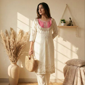 Ensemble de cordons brodés en soie romaine de qualité supérieure – Élégant ensemble Kurti et pantalon avec bordure riche - Product Image 1