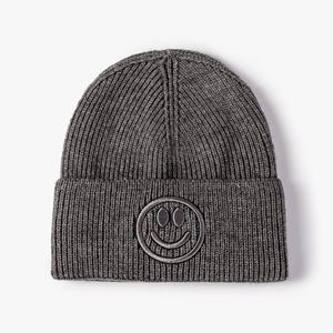 Gorros de lana unisex con diseño de punto trenzado y parche tejido con logo frontal de diseñador, estilo casual urbano para exteriores con patrón de personaje. - Product Image 4