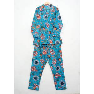 Conjunto de Pijama Floral Azul Elegante Hecho a Medida Tela 100% algodón, suave y transpirable. Regalo Confortable para Mujeres - Product Image 4