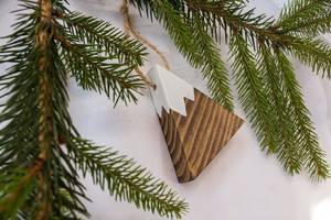 Adorno Navideño de Madera, Forma Triangular Rústica, Decoración Navideña con Temática Forestal, Decoración Invernal para el Hogar - Product Image 5