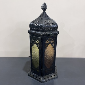 Farol de Hierro y Vidrio Estilo Marroquí con Paneles de Vidrio Coloridos, Acabado Antiguo para Decoraciones de Ramadán, Navidad y Pascua - Product Image 1