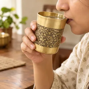 Verre en laiton élégant avec un design gravé complexe pour la mise en scène de tables à manger traditionnelles, la décoration culturelle et les occasions festives - Product Image 4