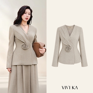 Blazer Elegante Drapeado de Manga Larga para Mujer VELOURA ODM/OEM/Venta al por Mayor Antiestático con Cuello en V de Tela de Lana Peinada Oculta - Product Image 1