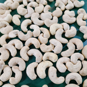พร้อมจัดส่งเมล็ดแคชูแบบไม่ผ่านการอบ (Noix De Cajou Nuts Kernels Kaju) จำนวนมาก ปลอดภาษี เมล็ดแคชู SANTIGO - Product Image 1