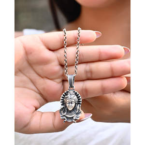 Colgante y Amuleto Unisex de Plata 925 Meera Jaipur con Diseño de Rostro Elegante para Estilo y Espiritualidad - Product Image 2