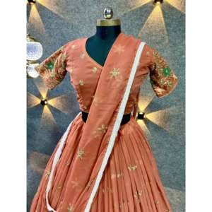 Vêtements de soirée pour femmes Designer Lehenga Choli Broderie & Séquence Work Set - Product Image 5