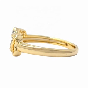 Bague de fiançailles pour femme en argent sterling plaqué or poli, sur mesure, classique, avec zircone sertie pavé, 4 couches de plaqué fantaisie - Product Image 4