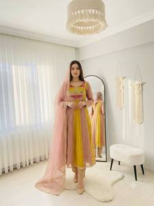 Besticktes Indisch-Pakistanisches Salwar Kameez Set für Hochzeiten und Feiern, Damen Blumenmuster Bordüre Netz-Dupatta, Normale Passform - Product Image 4
