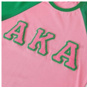 Camiseta personalizada AKA Sorority rosa con escudo de chenilla, cuello redondo, manga raglán, bordado en chenilla, corte ajustado para mujer - Product Image 3