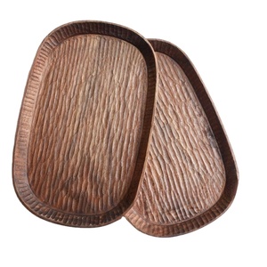 Plateau de service en bois de noyer fait à la main, design en dentelle sculptée, plat ovale rustique, plateau de petit-déjeuner, plat à collation en bois, serveur en noyer naturel - Product Image 1