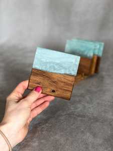 Juego de Posavasos Exclusivos Hechos a Mano con Madera de Acacia y Resina, Posavasos Ecológicos de Lujo para Regalos y Uso Diario - Product Image 4