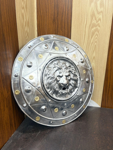 Escudo Metálico con Cabeza de León Medieval, Diseño de León en Relieve Plateado Antiguo, Arte Decorativo de Pared Metálico Vintage para Decoración del Hogar - Product Image 4