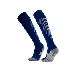 Chaussettes de football blanches mi-hautes avec rayures rouges, respirantes, en spandex et polyester, chaussettes de sport pour adultes, chaussettes de football d'été - Product Image 3