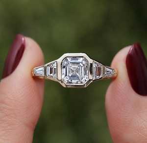 Anillo de Cinco Piedras de Moissanita con Corte Asscher VVS1 de 2CT, Plata de Ley 925, Regalo Sorpresa de Boda, Joyería para Amigos - Product Image 3