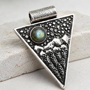 Pendentif Obsidienne et Labradorite avec serti clos, fait main en laiton et argent oxydé, unisexe, style gothique tribal géométrique, bijou statement - Product Image 6