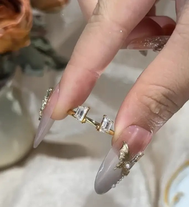 Nuevo Diseño Anillo de Plata de Ley 925 con Moissanita de 0.8 Quilates Corte Trapezoidal, Anillo de Compromiso y Boda con Inserto Único - Product Image 4