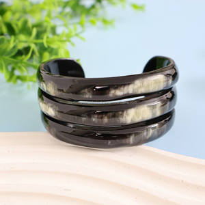 Brazaletes de cuerno de búfalo para mujeres y niñas Brazaletes tallados estilo Feng Shui con diseño de amor Artesanías naturales - Product Image 2