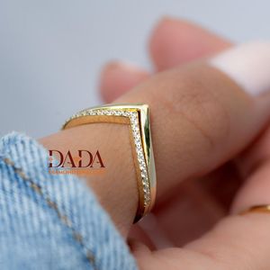 Anillo Abierto con Diamante Cultivado en Laboratorio, Diseño Geométrico en Forma de V, Anillo Moderno de Estilo Arquitectónico para Mujer, Joyería de Moda para Uso Diario - Product Image 1