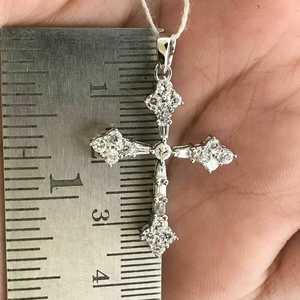 Colgante de Cruz de Diamantes para Mujer, Corte Redondo y Baguette, Claridad VVS, Moissanita, Colgante Cristiano, Plata S925, Colgante Religioso - Product Image 4