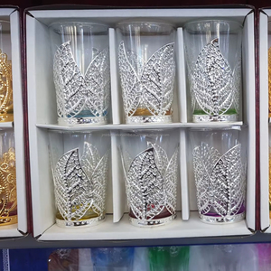 Vasos de té marroquí con soporte de metal en caja de regalo - Product Image 1