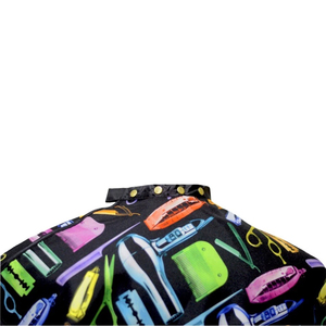 Capes de coiffeur sur mesure 100% polyester, résistantes à l'eau, en tissu tricoté, extra longues, avec fermeture à boutons, pour salon de coiffure. - Product Image 4