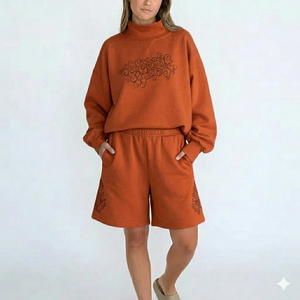 Conjunto de Top de Cuello Alto y Pantalones Cortos para Mujer, Cálido, Cómodo, Corte Relajado, Ropa para Uso Diario, Colección Exclusiva - Product Image 1