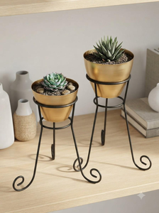 Jardinières modernes en métal doré avec supports en fil noir, lot de 2 pots de fleurs décoratifs pour salon, bureau, chambre - Product Image 5