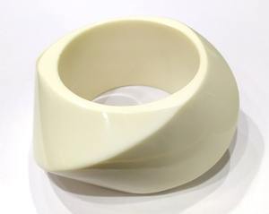 Brazalete de Resina con Efecto Mármol Ecológico Shan India - Accesorio de Moda Elegante y Moderno con Ajuste Cómodo para Fiestas - Product Image 6