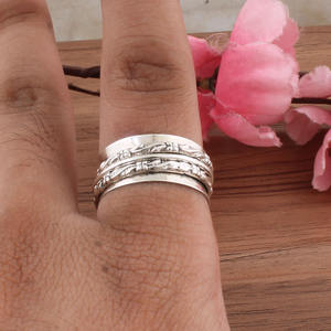 Anillo apilable clásico de plata de ley 925 hecho a mano con gemas y cuentas delicadas para mujer, venta al por mayor - Product Image 2