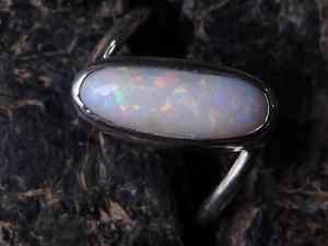 Anillo de Boda Clásico de Ópalo Sólido Australiano - Engaste de Plata - Piedra de Nacimiento de Octubre - Talla 5US - Joyería Hecha a Mano - Regalo para - Product Image 3