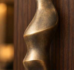 Tirador de Puerta Contorneado con Acabado Bronce Antiguo, Manija Larga Texturizada para Gabinetes, Herraje Decorativo para Muebles de Interiores de Lujo - Product Image 5