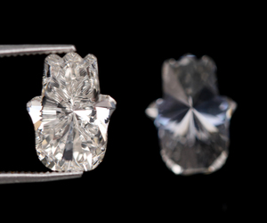 เพชร OM GEMS รุ่นยอดนิยม 3.92 กะรัต CVD/HPHT เพชรเลี้ยงในห้องปฏิบัติการ รูปทรงฮัมซาแบบสั่งทำพิเศษ คุณภาพ VVS-VS เจาะด้วยเลเซอร์ เพชรคู่สำหรับทำเครื่องประดับ - Product Image 1