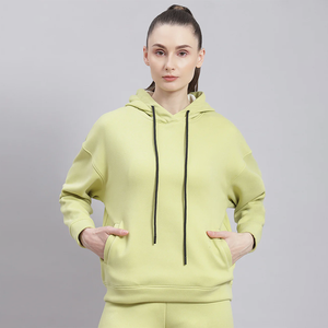 Sudadera con capucha personalizada para mujer a precio razonable con bolsillos tipo canguro. Sudadera altamente recomendada para mujer. - Product Image 5