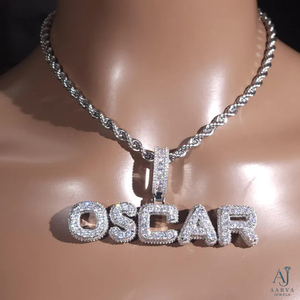 จี้เพชรโมอิสซาไนต์รูปตัวอักษร Oscar Jay จาก AARYA JEWELS เงินแท้ 925 ชุบโรเดียมและโรสโกลด์ สไตล์ฮิปฮอป สำหรับผู้ชาย เหมาะสำหรับงานปาร์ตี้ - Product Image 3