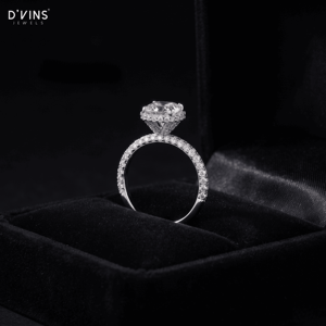 Bague de fiançailles D'VINS Luxury avec diamant rond brillant de 3 carats pour femme, bande pavée, or massif 18 carats - Product Image 1