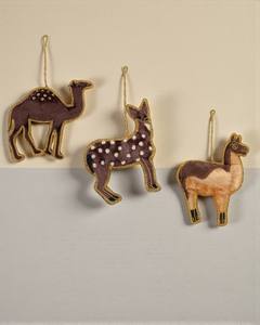 Ensemble de décorations murales et suspendues Zari faites à la main sur le thème des animaux du désert – Chameau, cerf et lama brodés - Product Image 3