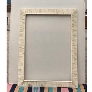 Miroir mural hexagonal décoratif moderne en os incrusté, fait main, avec cadre de Noël - Product Image 3