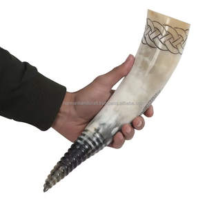 Cornes à boire gravées avec un motif viking, fabriquées sur mesure et magnifiquement conçues, idéales pour les fournisseurs de méde et les magasins d'articles vikings - Product Image 2