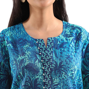 Collection de vêtements pour femmes pakistanaises en tissu lawn, élégante tenue salwar à 3 pièces imprimée, design tendance pour les occasions spéciales - Product Image 3
