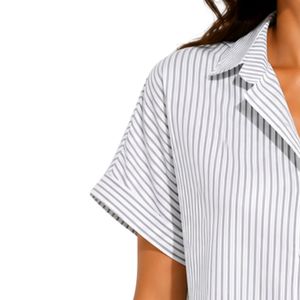 Camisa corta a rayas gris y blanca personalizada para mujer, con logotipo bordado personalizado, manga corta, abotonada, informal, blusa de verano, OEM - Product Image 3