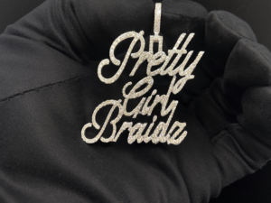 Colgante de Aleación Chapado en Oro con Diamantes de Imitación de Alto Brillo, Estilo Hip Hop Urbano - Product Image 3