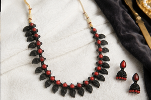 Ensemble collier et boucles d'oreilles Jhumka en laiton, plaqué argent noir antique, imitation perle, bijoux écologiques, style mariage Kottravai Tamil Nadu - Product Image 3