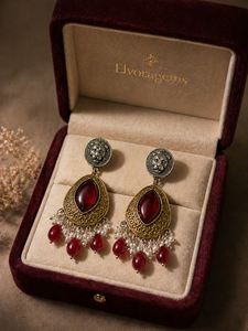 ELVORA GEMS Boucles d'oreilles vintage style lustre avec motif tête de lion, cristaux rouges et perles d'imitation, serti griffe, bijoux de fête pour femme - Product Image 5
