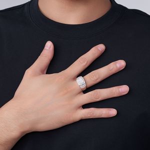 AMBER JEWELS Anillo Unisex de Plata 925 Bañado en Oro con Moissanita, Estilo Hip Hop, Tipo Cóctel, Corte Brillante, Engaste de Garras, Geométrico, de Lujo - Product Image 4
