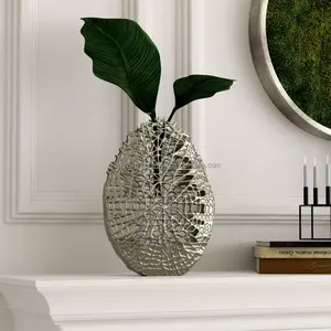 Maceta Floral Royal Mehndi con Acabado Galvanizado, Ecológica, de Aluminio, Color Clásico Personalizado, Florero Decorativo para Hogar y Jardín - Product Image 6