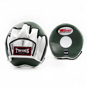 Guantes de Boxeo Personalizados de Cuero Genuino Rojo y Blanco con Contorno Protector para Entrenamiento de Muay Thai - Product Image 6