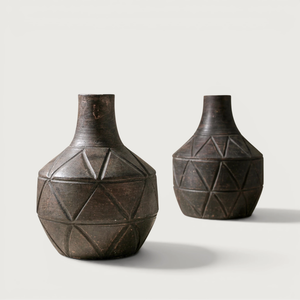 Maceta de Barro Vintage Hecha a Mano, Florero Decorativo de Cerámica con Patrón Geométrico Tallado, Recipiente Rústico de Barro para Decoración del Hogar - Product Image 1
